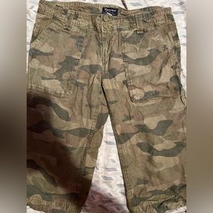 New Women’s Capri Size Medium